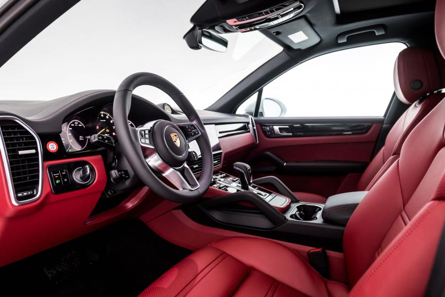 Интерьер Porsche Cayenne E-Hybrid (PO536) 2018 года  (CN) (фото 3 из 4)